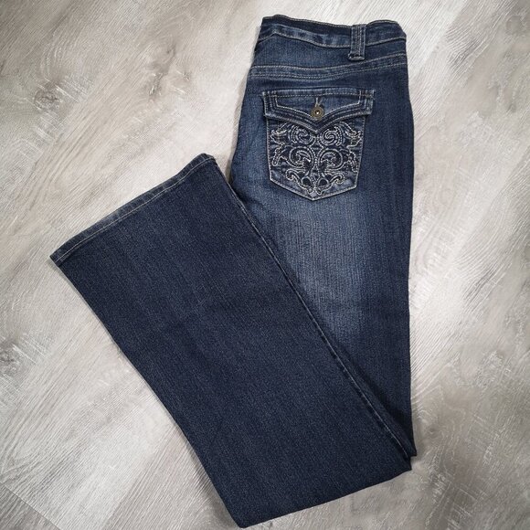 Suko Ladies Size 9 Medium Wash Slight Flare Legs Blue Jeans - Picture 11 of 14